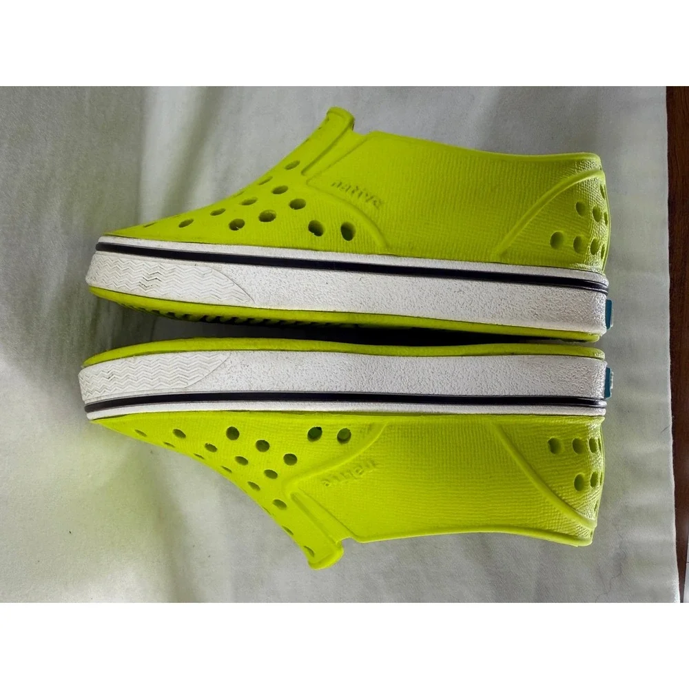 Native Kids Shoes Miles Slip-On sneakers in Grasshopper Green/Shell White C4‎